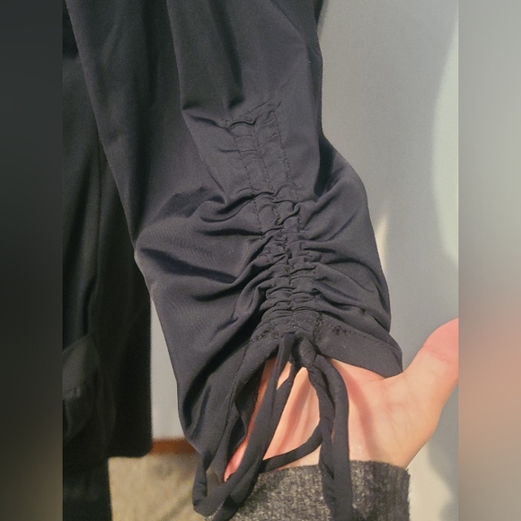 Chic Black Women's Versatile Wardrobe Piece - Picture 4 of 10